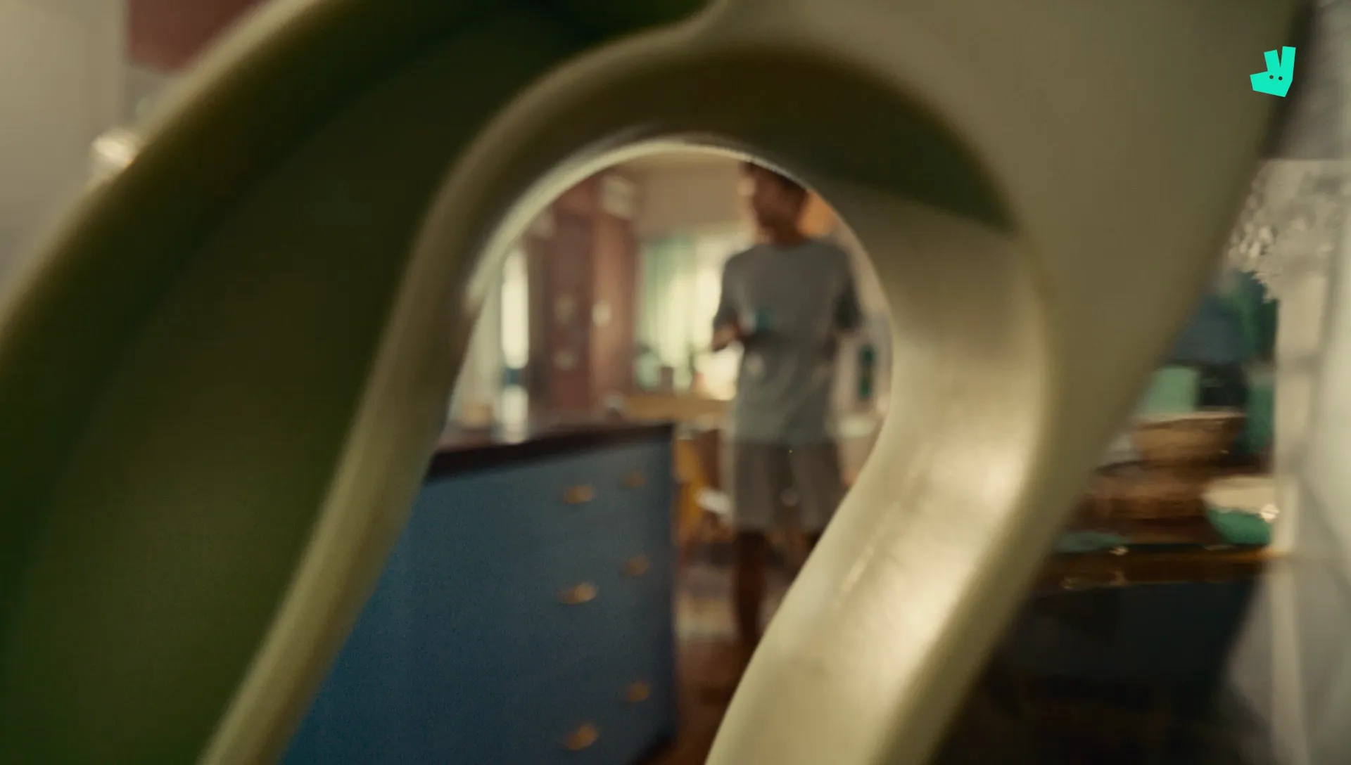 No Need to Think film still — Busy Day, opening scene